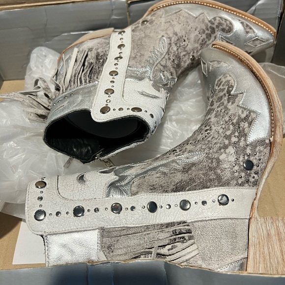 Old Gringo Moira Metallic Silver Ankle Boots - 🐆- Sz. 10 - NWT - Picture 3 of 13